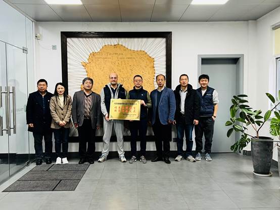 说明: C:\Users\admin\Desktop\e9d4add3a6bb5709035acd1fe00189b.jpg